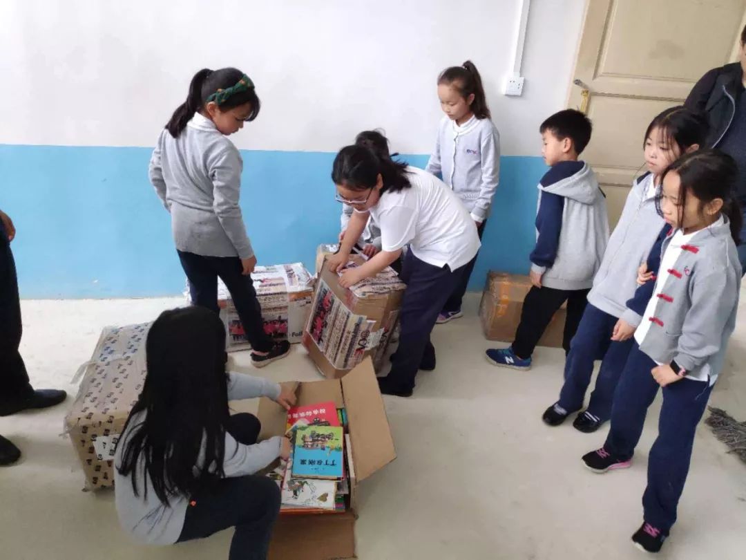 OCAC students organizing book donations